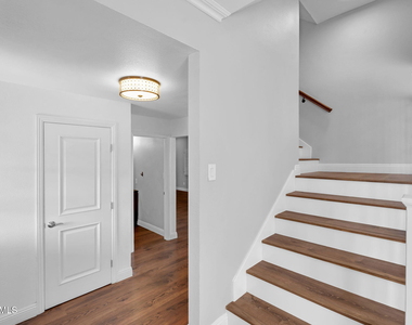 2542 W Nopal Avenue - Photo Thumbnail 10