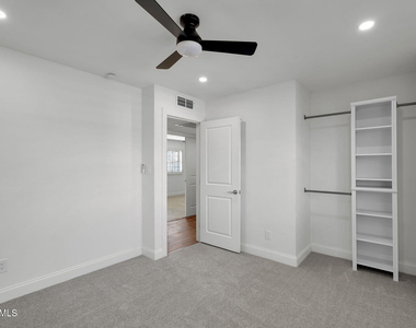 2542 W Nopal Avenue - Photo Thumbnail 32