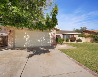 2542 W Nopal Avenue - Photo Thumbnail 2