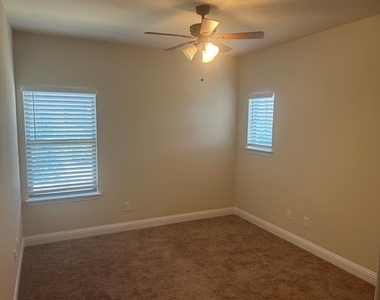 2000 Bent Creek Way - Photo Thumbnail 15
