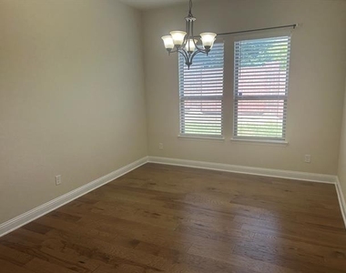 2000 Bent Creek Way - Photo Thumbnail 7
