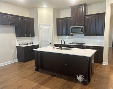 2000 Bent Creek Way - Photo Thumbnail 4
