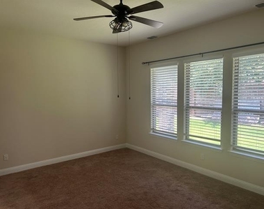 2000 Bent Creek Way - Photo Thumbnail 8
