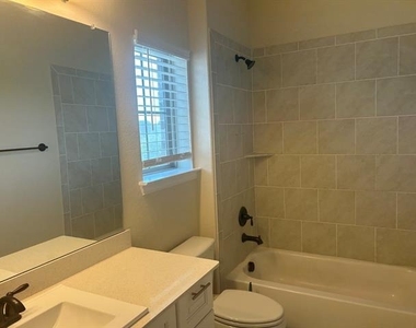2000 Bent Creek Way - Photo Thumbnail 18