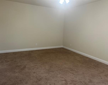 2000 Bent Creek Way - Photo Thumbnail 13