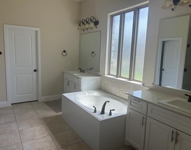 2000 Bent Creek Way - Photo Thumbnail 11