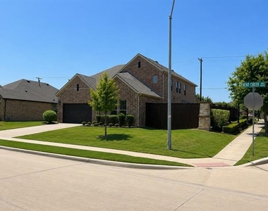 2000 Bent Creek Way - Photo Thumbnail 2