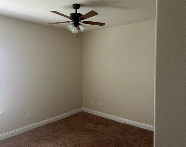 2000 Bent Creek Way - Photo Thumbnail 3