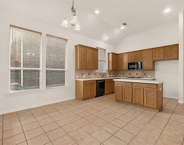 6808 Mason Drive - Photo Thumbnail 7