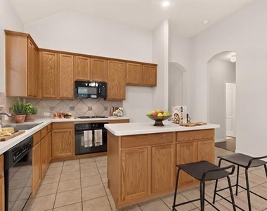 6808 Mason Drive - Photo Thumbnail 5