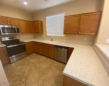 8927 E Crescent Avenue - Photo Thumbnail 15