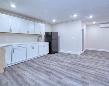 2511 W Lovers Lane - Photo Thumbnail 13