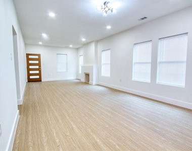 2511 W Lovers Lane - Photo Thumbnail 5