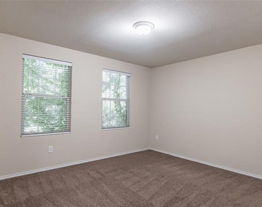 472 Grant Lane - Photo Thumbnail 32