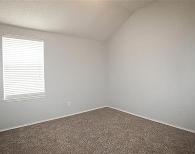 106 Starlight Drive - Photo Thumbnail 17