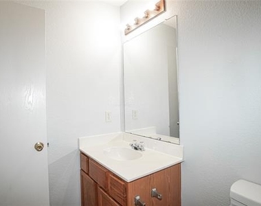 106 Starlight Drive - Photo Thumbnail 20