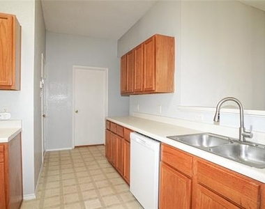 106 Starlight Drive - Photo Thumbnail 8