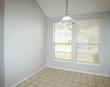 106 Starlight Drive - Photo Thumbnail 12