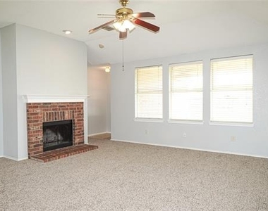 106 Starlight Drive - Photo Thumbnail 3