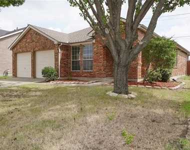 106 Starlight Drive - Photo Thumbnail 1
