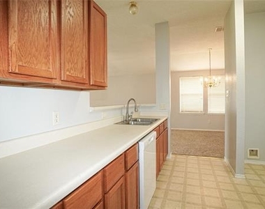 106 Starlight Drive - Photo Thumbnail 9