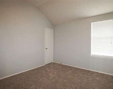 106 Starlight Drive - Photo Thumbnail 18