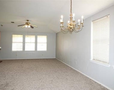 106 Starlight Drive - Photo Thumbnail 5