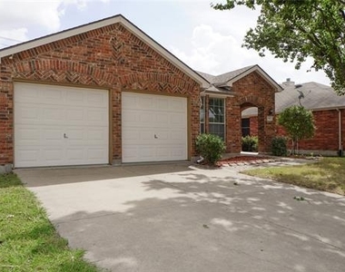 106 Starlight Drive - Photo Thumbnail 2