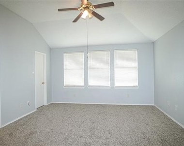 106 Starlight Drive - Photo Thumbnail 13
