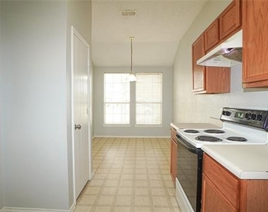 106 Starlight Drive - Photo Thumbnail 10