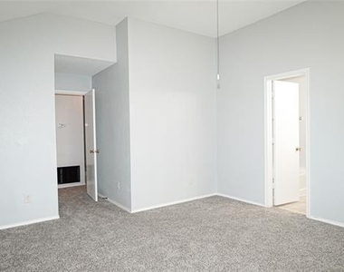 106 Starlight Drive - Photo Thumbnail 14