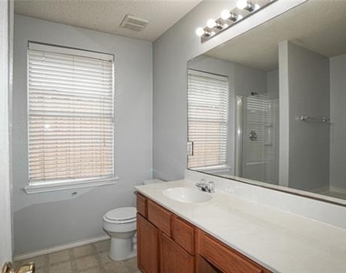 106 Starlight Drive - Photo Thumbnail 15