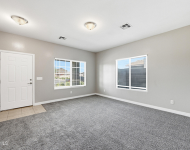 1759 W Paisley Drive - Photo Thumbnail 9