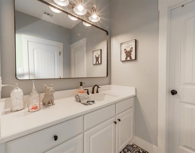 131 Lakeway Lane - Photo Thumbnail 17