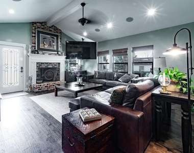 131 Lakeway Lane - Photo Thumbnail 1