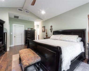 131 Lakeway Lane - Photo Thumbnail 9