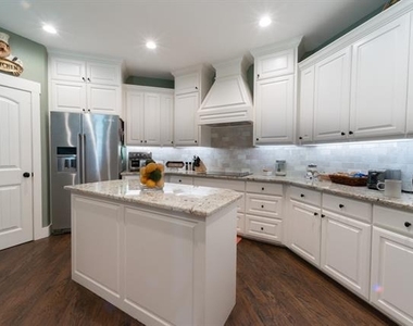 131 Lakeway Lane - Photo Thumbnail 22