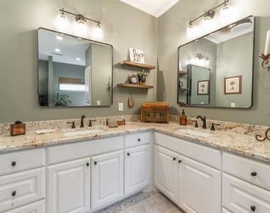 131 Lakeway Lane - Photo Thumbnail 4