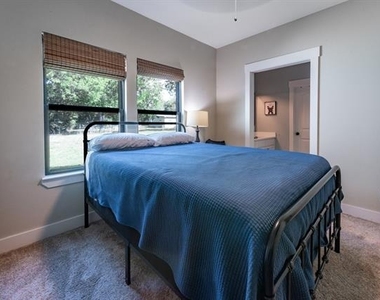 131 Lakeway Lane - Photo Thumbnail 12