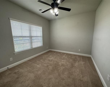1704 Monahan Drive - Photo Thumbnail 15