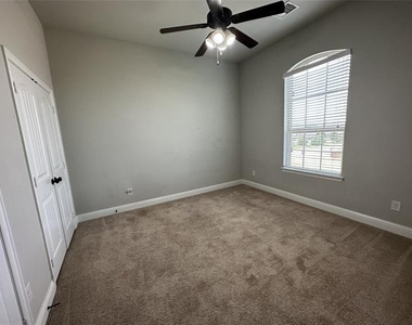 1704 Monahan Drive - Photo Thumbnail 14