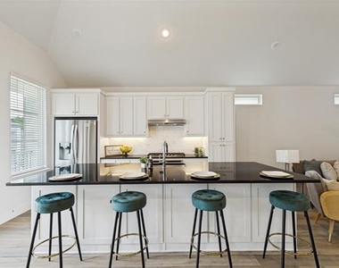 8117 Radnor Road - Photo Thumbnail 12