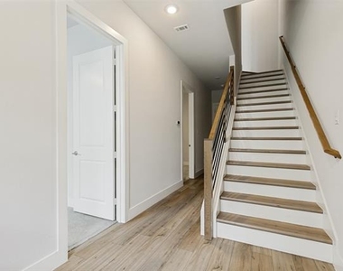8117 Radnor Road - Photo Thumbnail 4