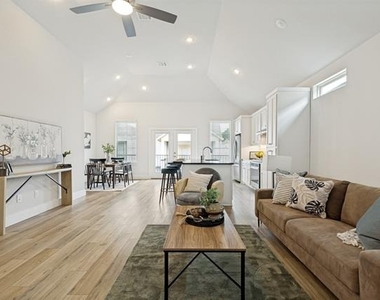 8117 Radnor Road - Photo Thumbnail 7