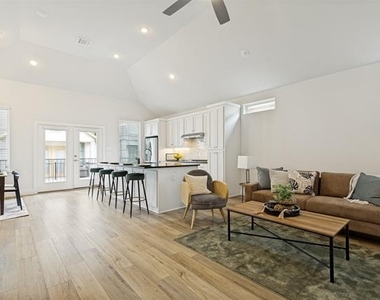 8117 Radnor Road - Photo Thumbnail 6