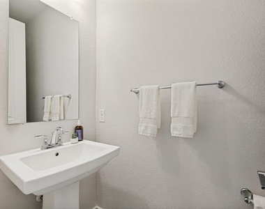 8117 Radnor Road - Photo Thumbnail 24