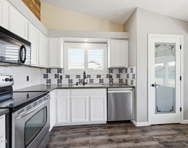 18333 E Sunnydale Drive - Photo Thumbnail 9