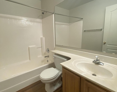 1704 E Pontiac Drive - Photo Thumbnail 14