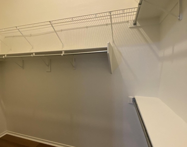 1704 E Pontiac Drive - Photo Thumbnail 12