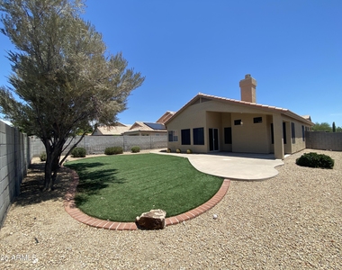 1704 E Pontiac Drive - Photo Thumbnail 20